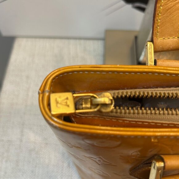 Louis Vuitton Vernis Houston in Noisette - Picture 5 of 12